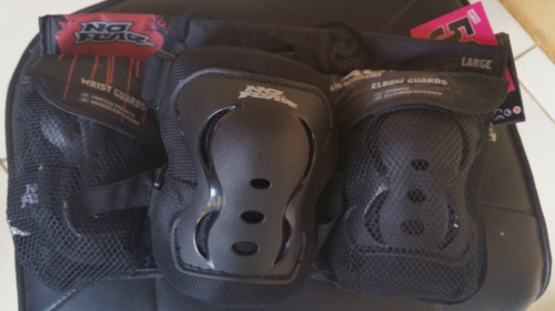 The Camerooncom shop logo